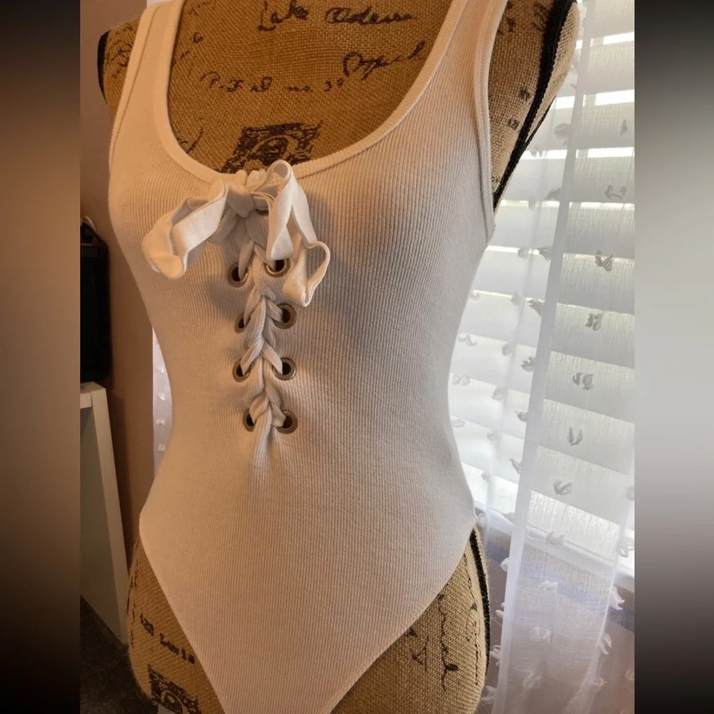 One piece - Picture 2 of 5